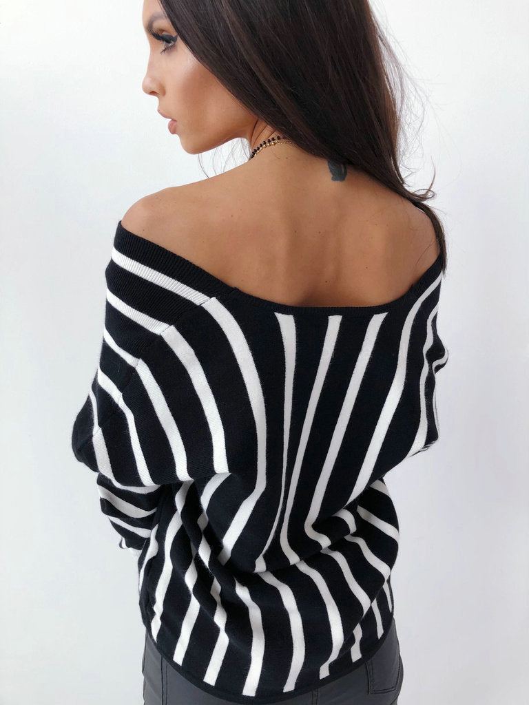 Striped V-neck strapless long sleeves